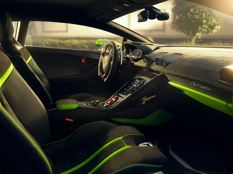 استمتع بقيادة شيقة مع هوراكان تكنيكا من أوتوموبيلي لامبورغيني